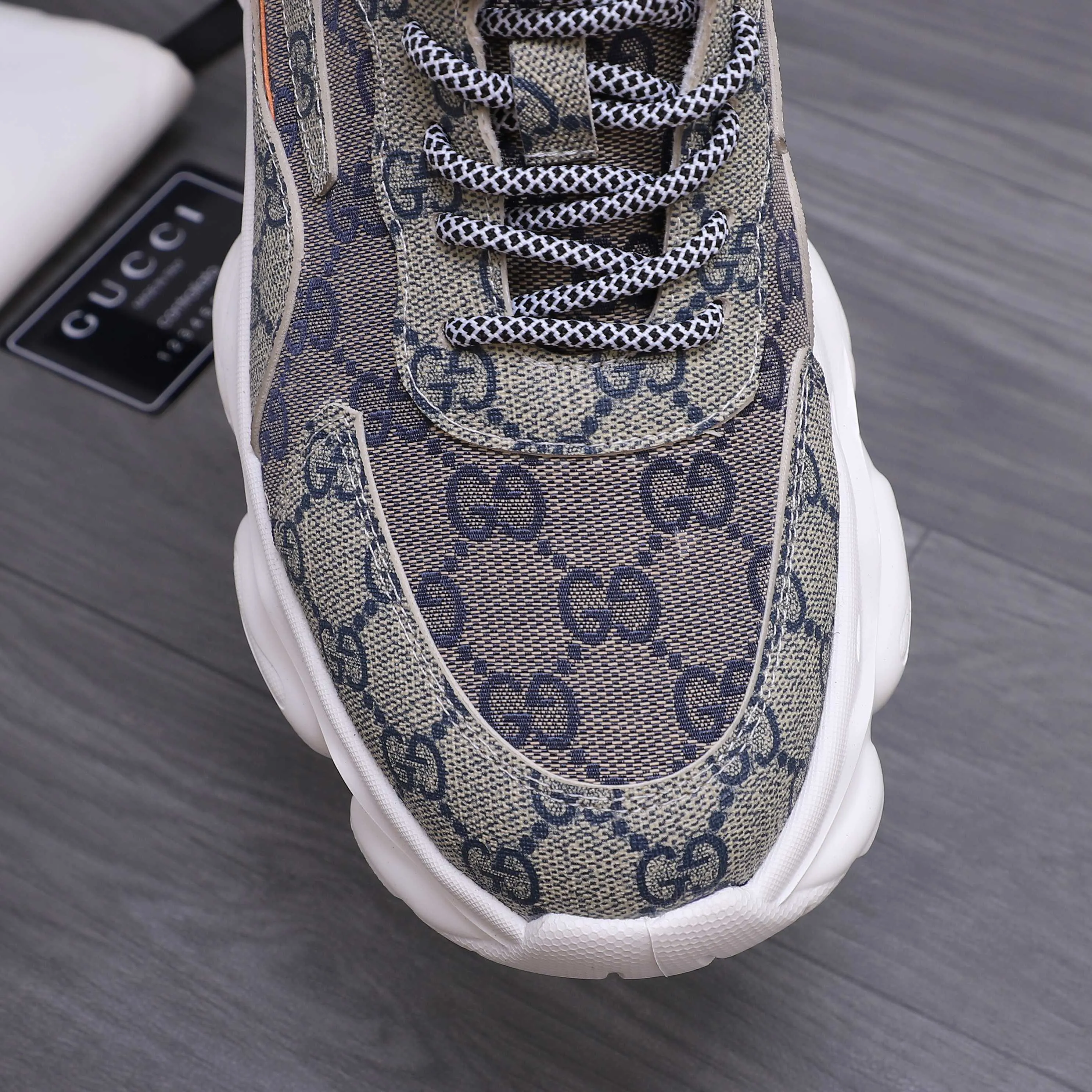 Men's shoes 💰p460 Product trademark: GUCCI "Gucci" casual lace-up men's shoes Regular size: 38-44 Product materials: Selected classic printed cowhide stitching woven upper Breathable mesh lining Cowhide insole Rubber outsole